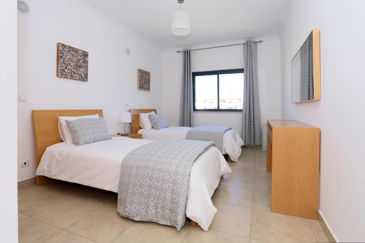 3 Bedroom Apartment With Indoor Pool Central Lagos Eksteriør bilde